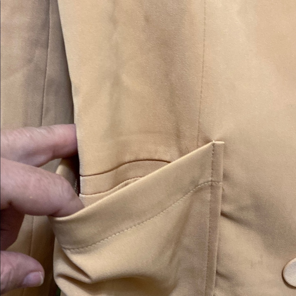 - Forever 21 Tan Blazer with Relaxed Fit size small - Picture 3 of 9